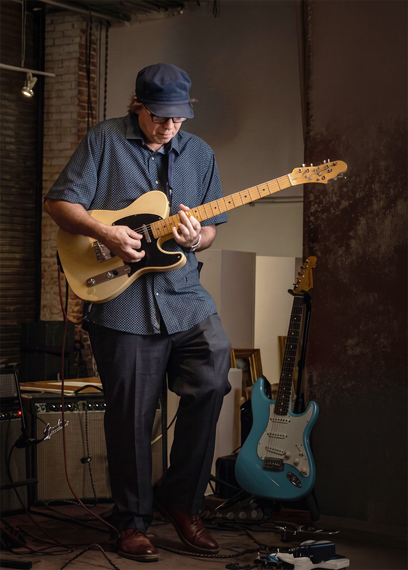 Karl Lubbering in a cap, playing music.